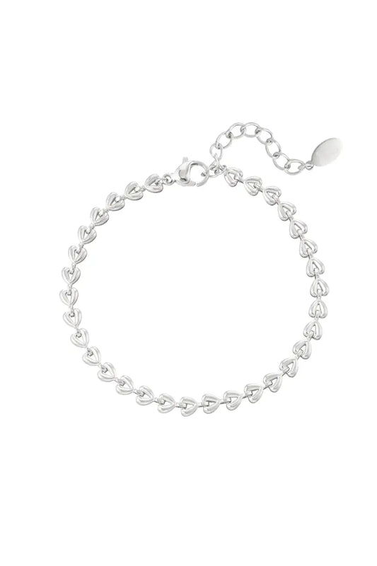 Armband aaneengesloten hartjes