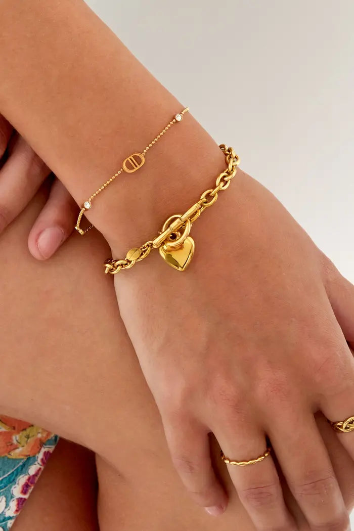 Armband D logo